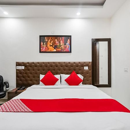 Hotel O Premium Rooms Chhatarpur 新德里 外观 照片