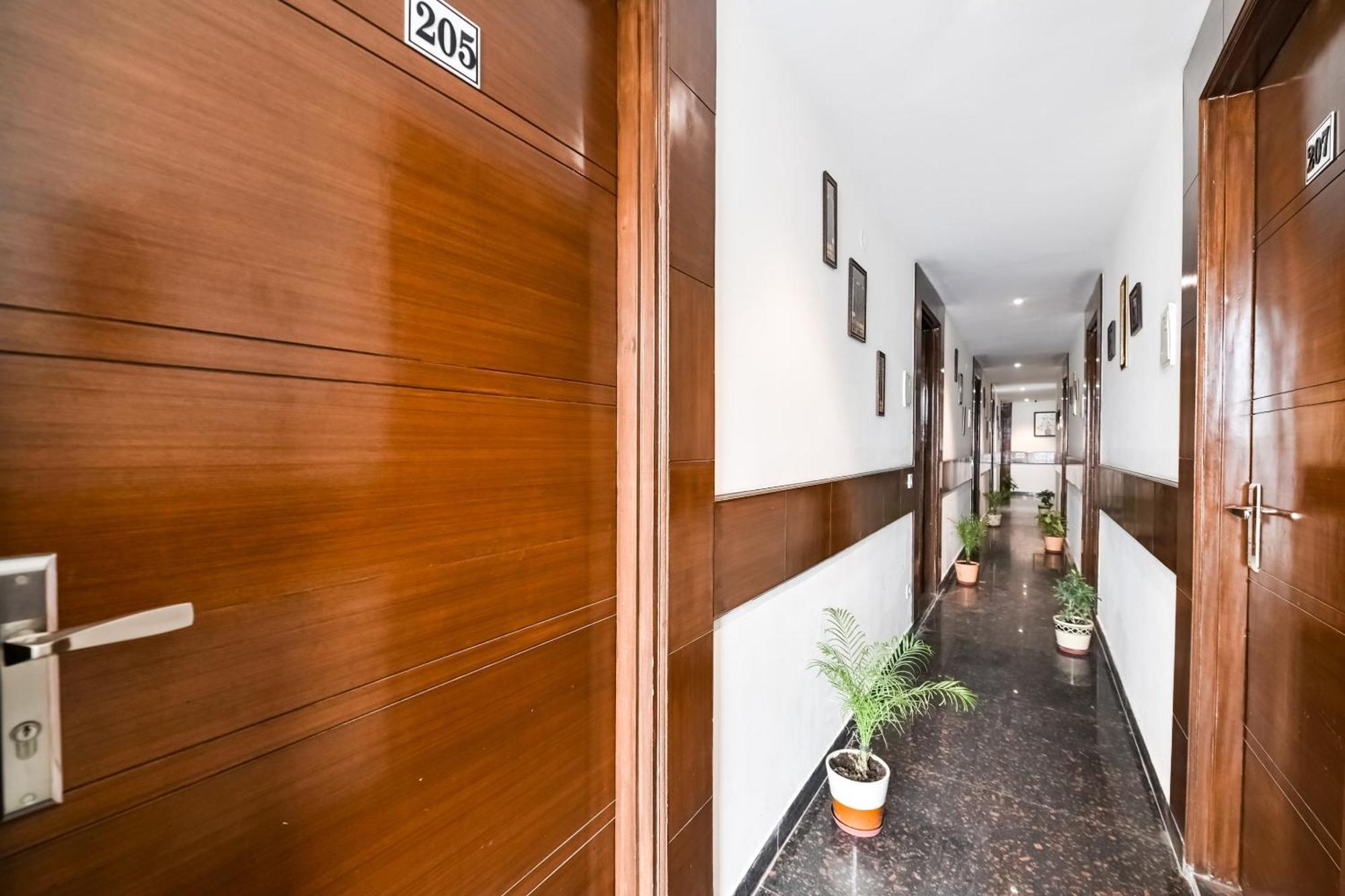 Hotel O Premium Rooms Chhatarpur 新德里 外观 照片